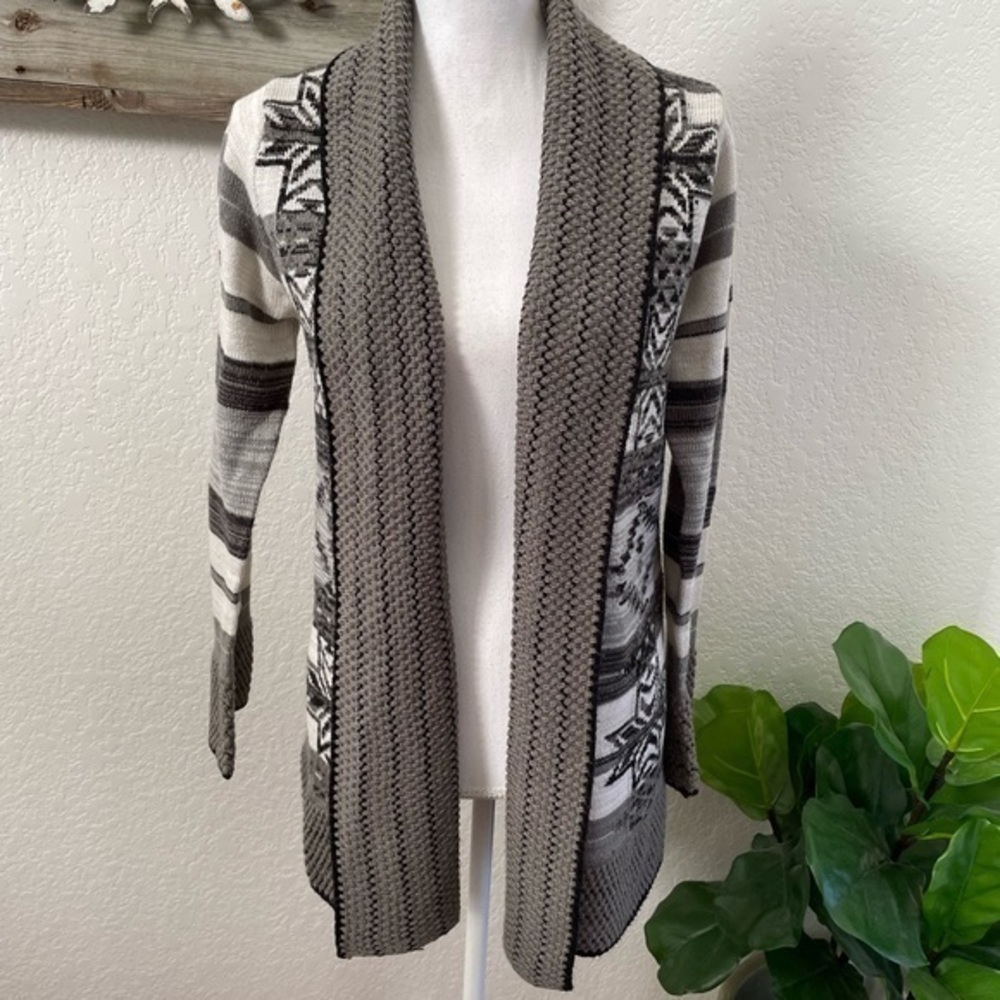 Bcbgmaxazria Aztec tribal knit cardigan sweater gray size L